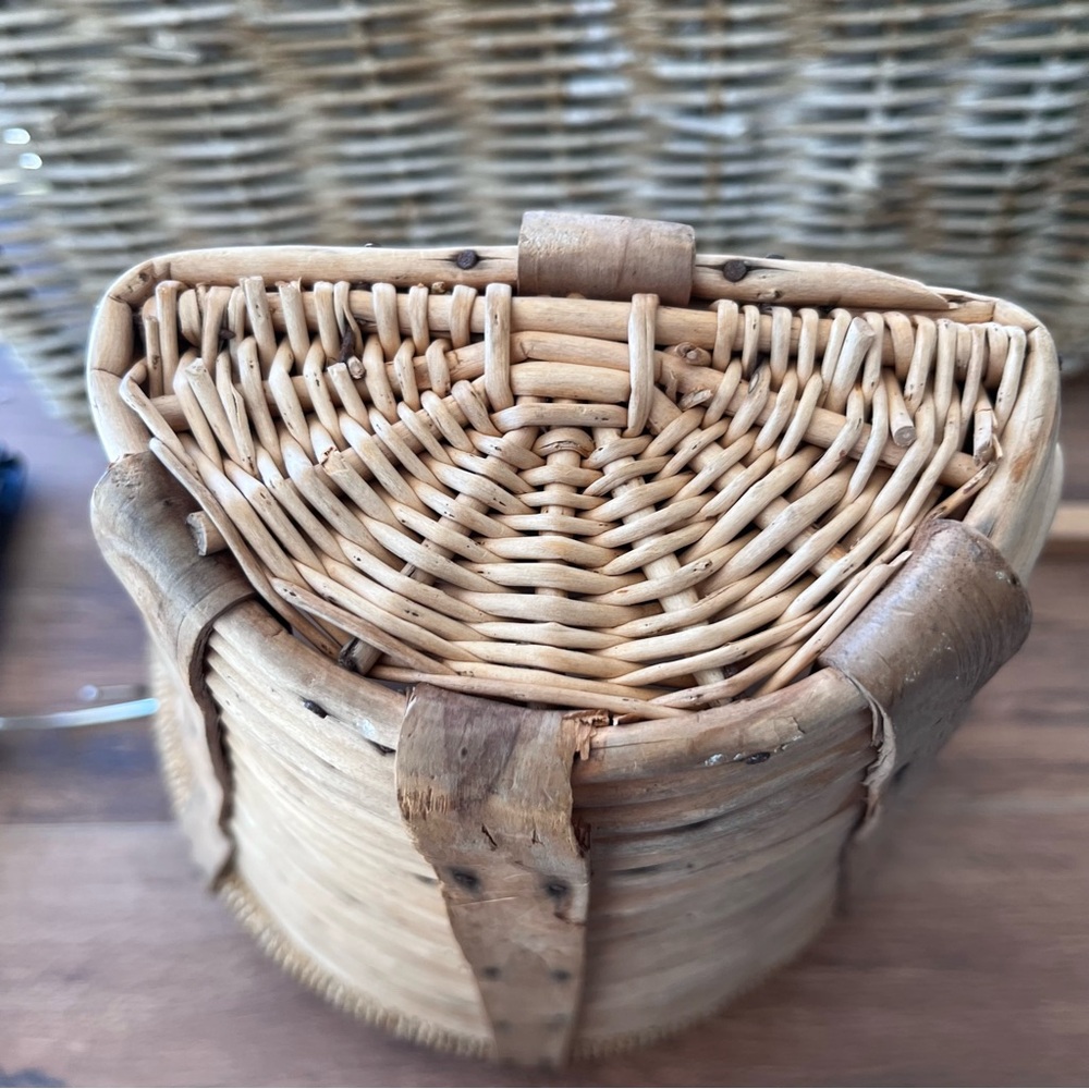 Vintage Rustic Woven rattan hanging wall Basket - Picture 5 of 5